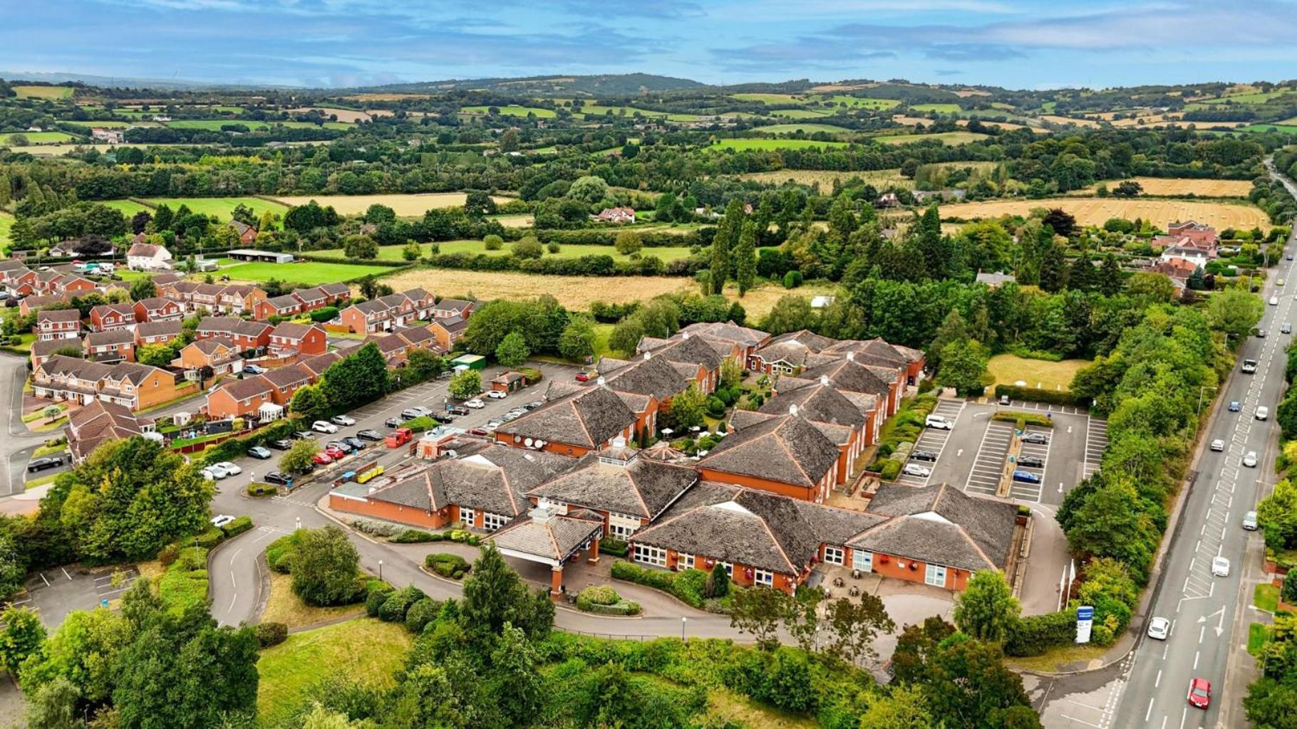 Bromsgrove Hotel And Spa Exterior photo